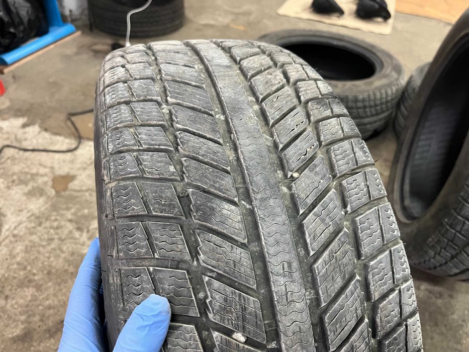 4 бр. зимни гуми Syron 235/55/17 (Дот 2519)