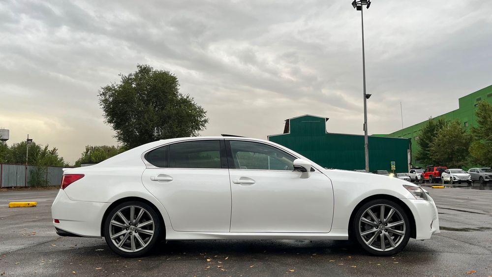 Автомобиль Lexus GS350