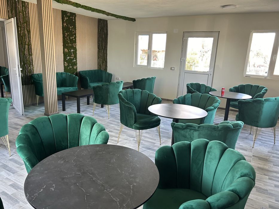 Vand canapele , mese , fotolii cafenea !