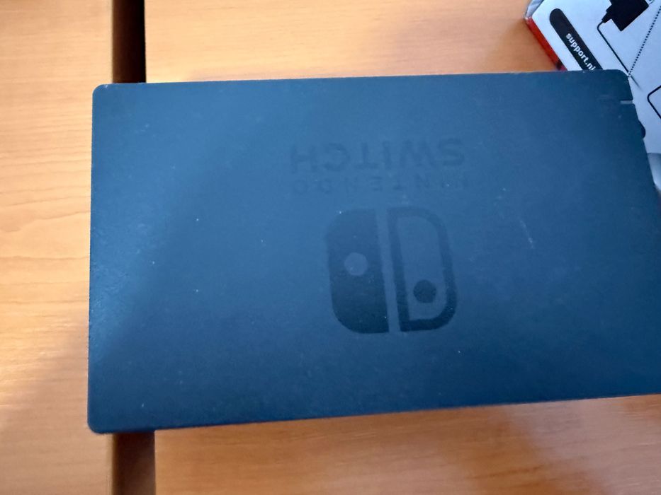 Nintendo switch red and blue si doua jocuri Mario si need for speed