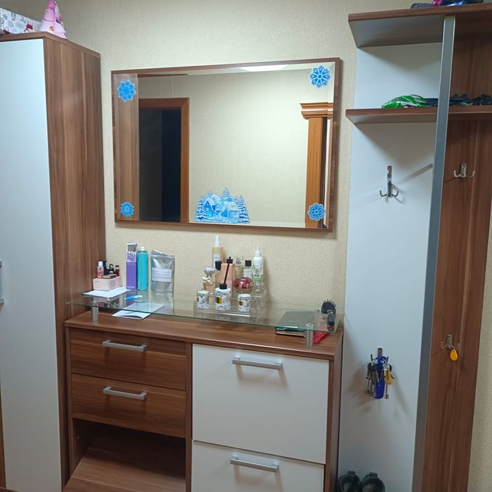 Продам прихожая в коридор