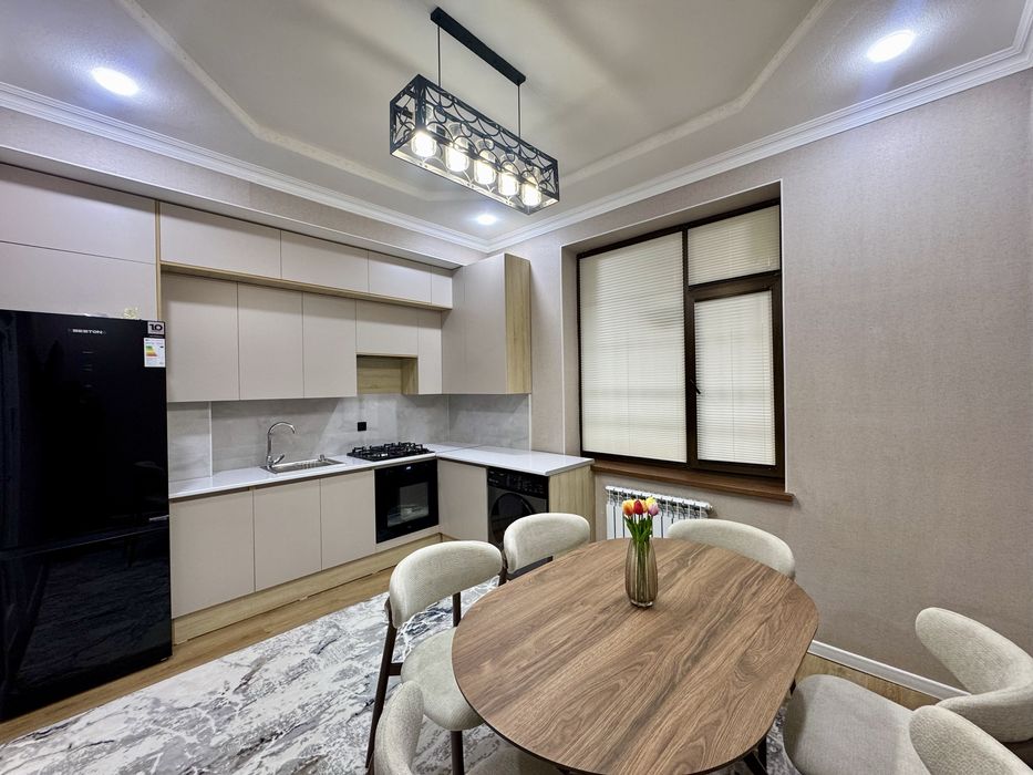 4х ком. квартира, на 1 этаже. Фрунзе