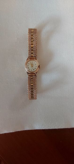 Продам женские золотые часы.