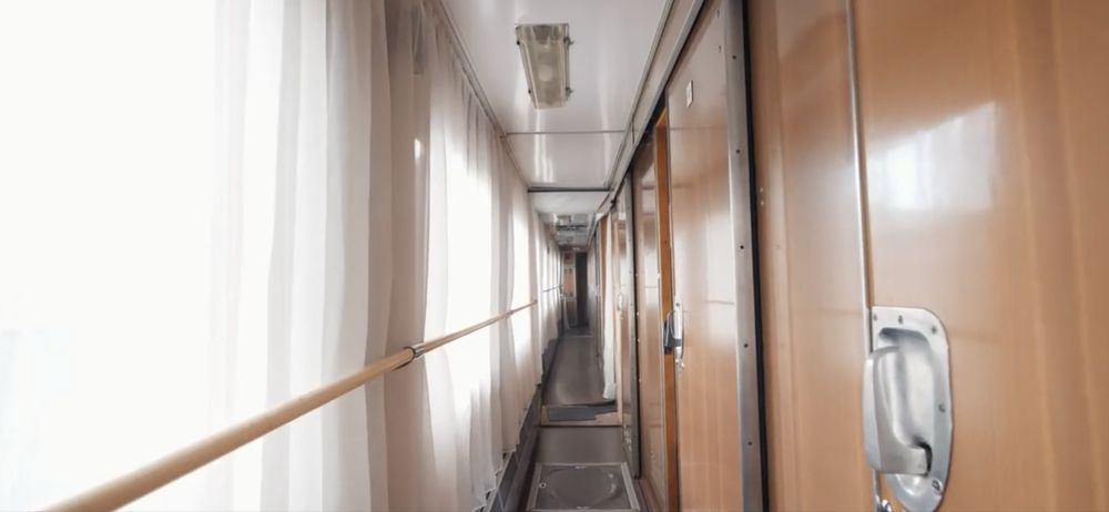 Вагон купе от поезда