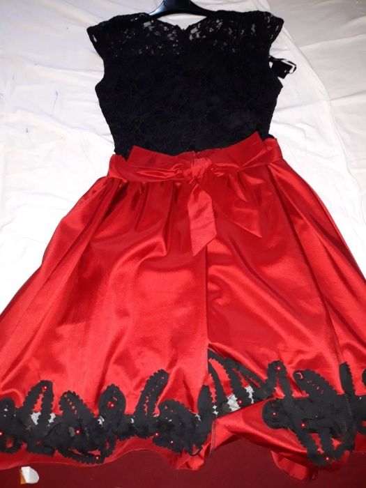 Transport gratuit! Rochie marimea M-L