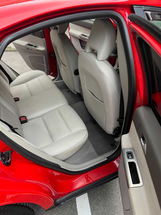 ВОЛВО С 40 2.0 136КС