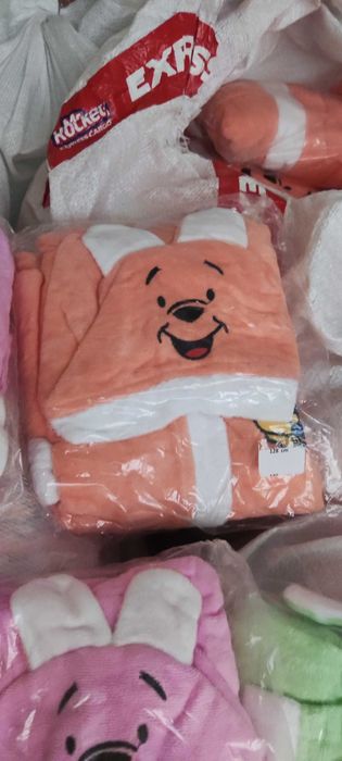 Детски халат нови различни цветове.