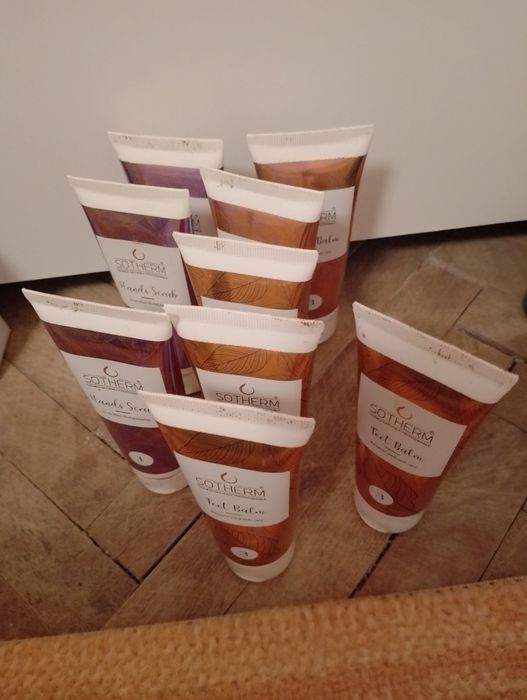 Vînd creme pentru față și corp..pentru celulită și riduri.. negociabil