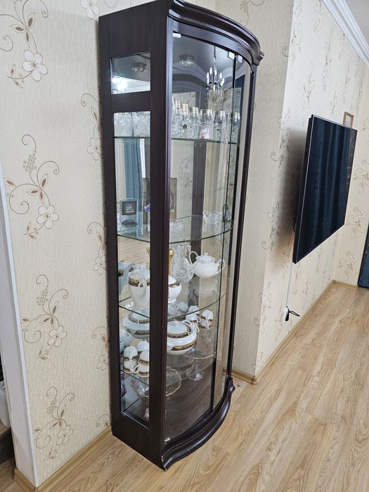 Продам шкаф витрину б/у