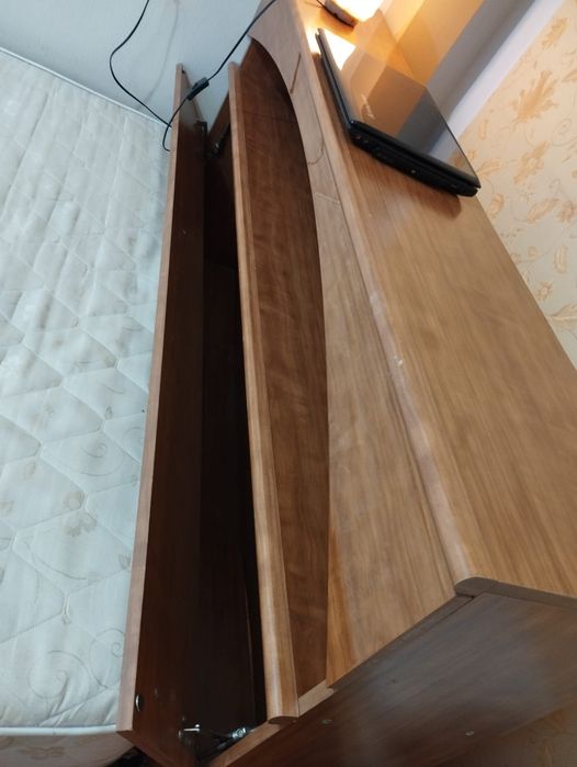 Продам спальный гарнитур