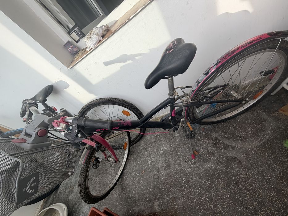 Sunt doua biciclete, pretul e doar pentru o bicicleta