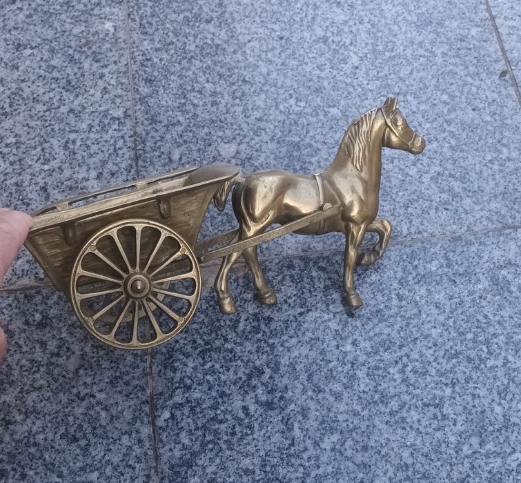 Cal cu trăsură din Bronz
