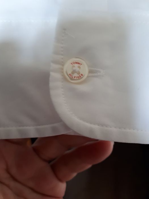 Продам белую рубашку.