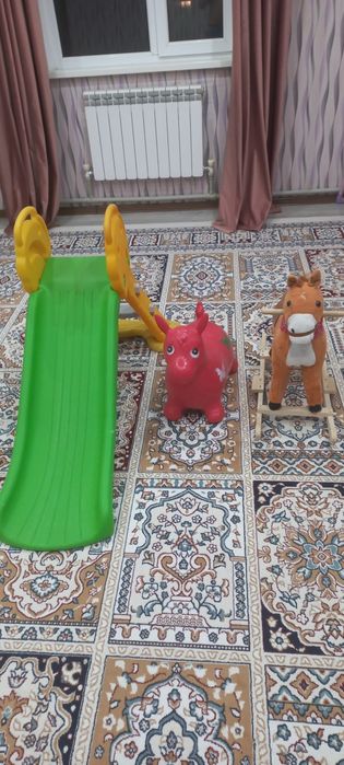 Лошадка, горка, ослик