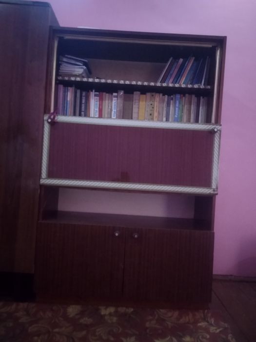 Mebellar sotiladi divanlarni tumbalari bor prexoshka qöshib beriladi