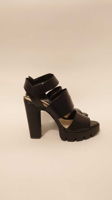 Sandale Zara cu platforma