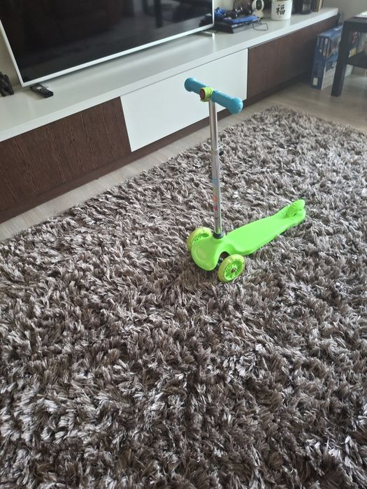 Vând trotinetă verde de copii