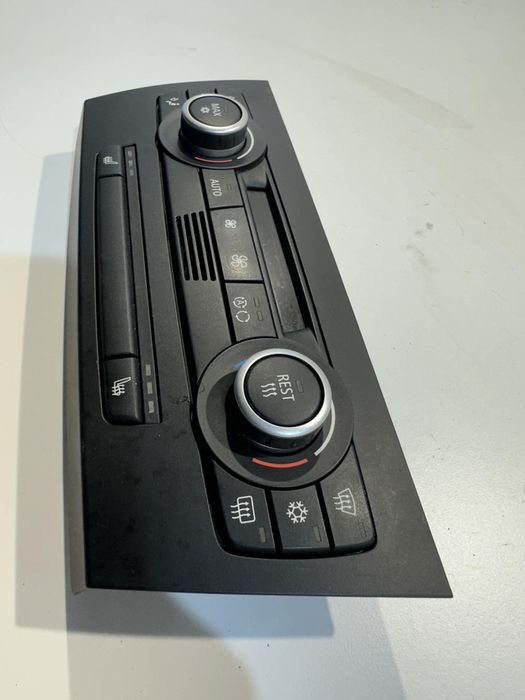 Продаваме климатроник с лайстна с подгреви за БМВ Е90 Е91 Е92 Е93/ BMW