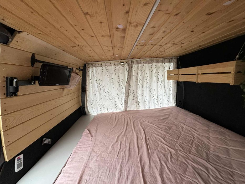 Бус за диво къмпингуване