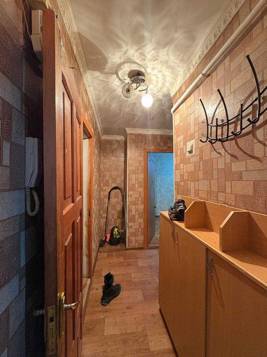 Продам 2 комнатную 8 марта