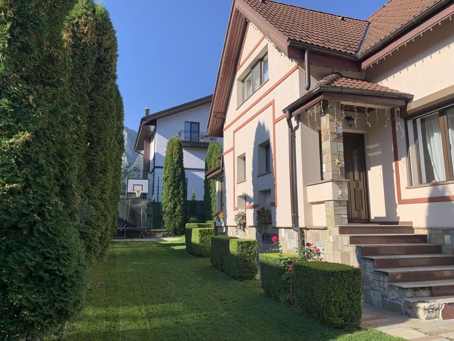 Vila Busteni-la liziera padurii