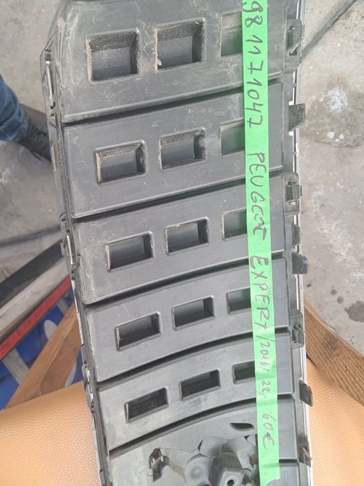 Грил решетка  Peugeot Expert  2016/2022г