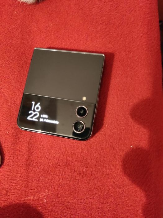 Samsung galaxy flip 4