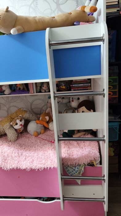 Продам двухъярусную кровать