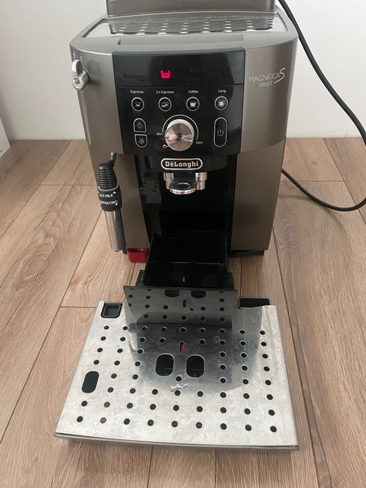 Кафе машина DeLonghi Magnifica Smart
