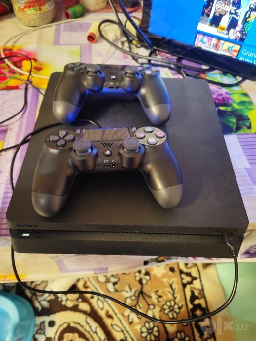 Playstation 4 slim