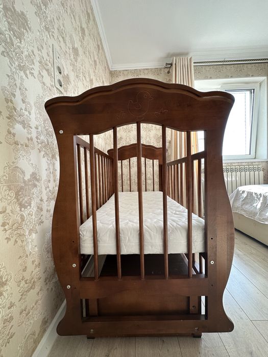 Манеж из дерева с ящиком