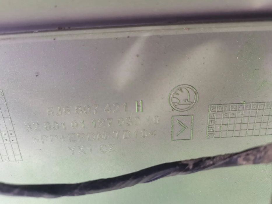 Bara spate cu loc de senzori, cod 5J6807421H, Skoda Fabia 2 (5J