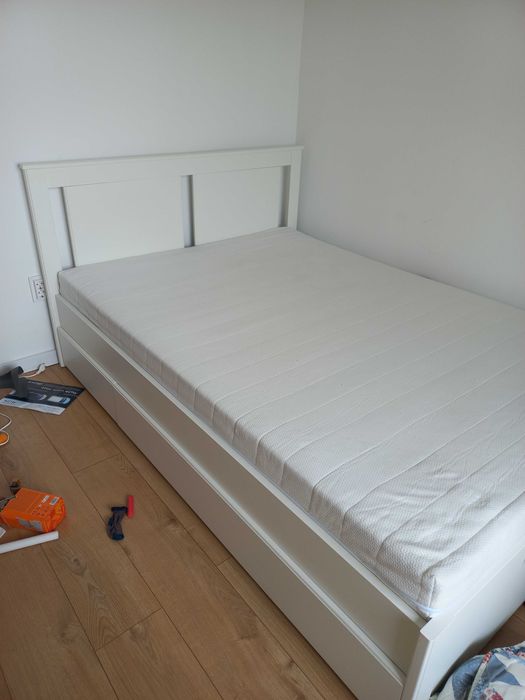 Vand pat nou cu saltea si cutii