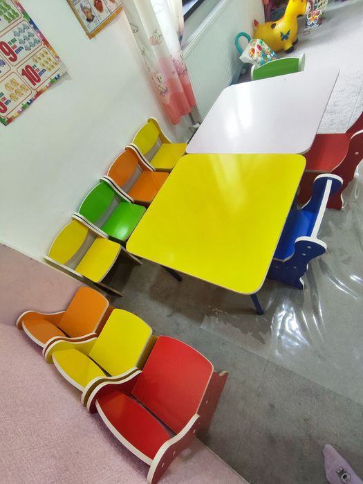 Срочно продаются 2 стола и 10 стульев в детский сад.