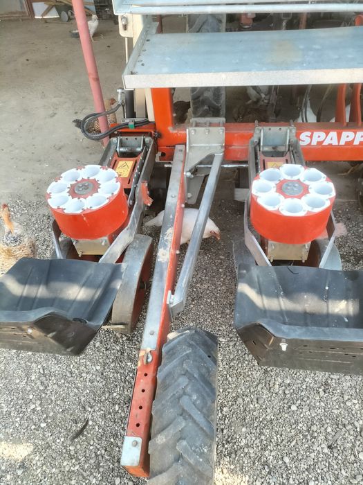 Mașină de plantat răsaduri