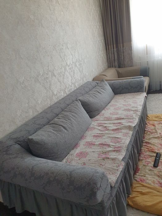 Диван с двумя креслами продаю срочно