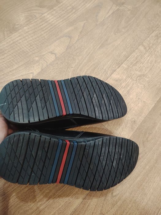 Продам туфли новые 34 размир