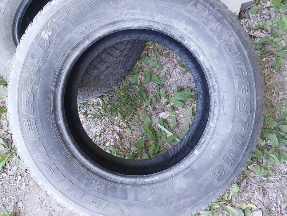 2 шины Bridgestone 265 65 R17.