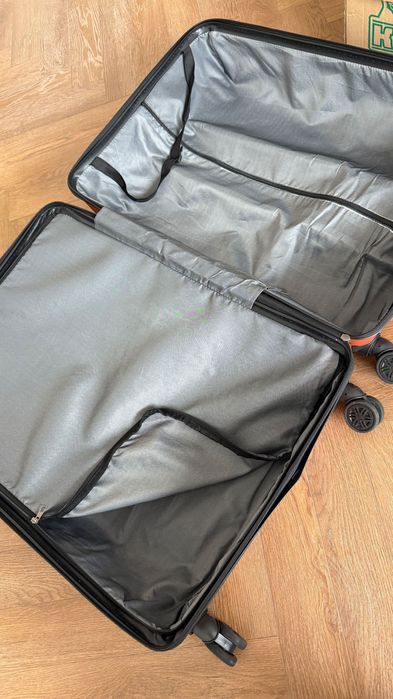 Продам чемодан большой L