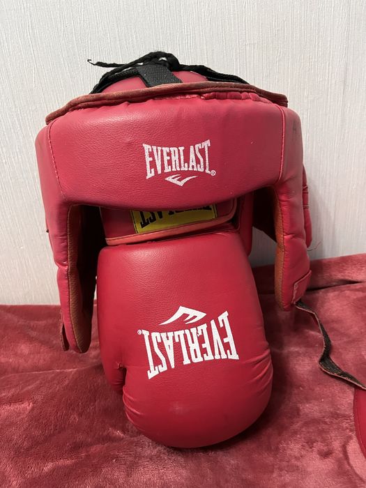 Срочно Шлем+перчатки дешёво