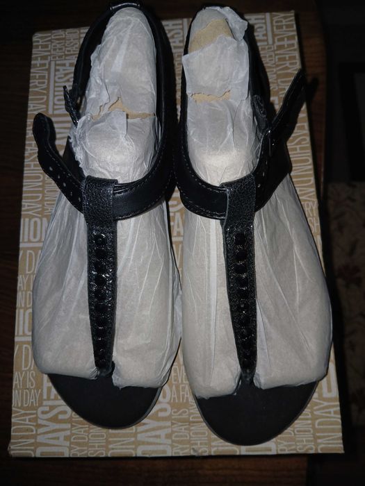 Нови дамски сандали на Clarks  , естествена кожа