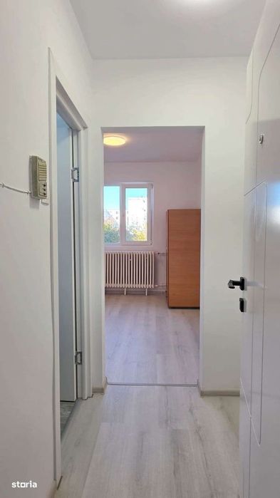 Garsoniera renovata,etajul 1-Tractoru