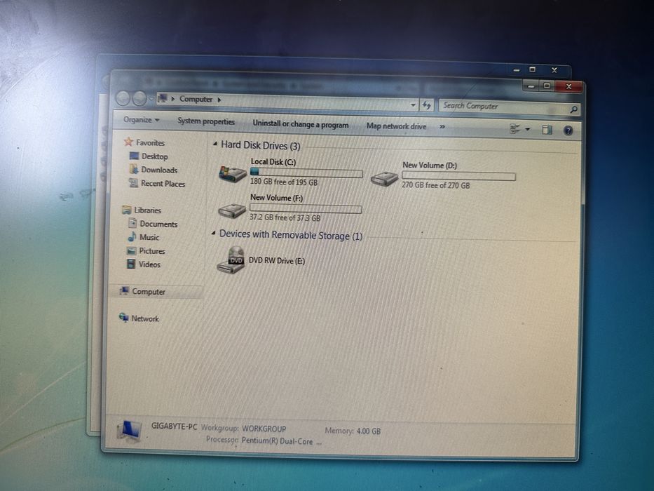 Компютър  GIGABYTE 540 GB + монитор ACER