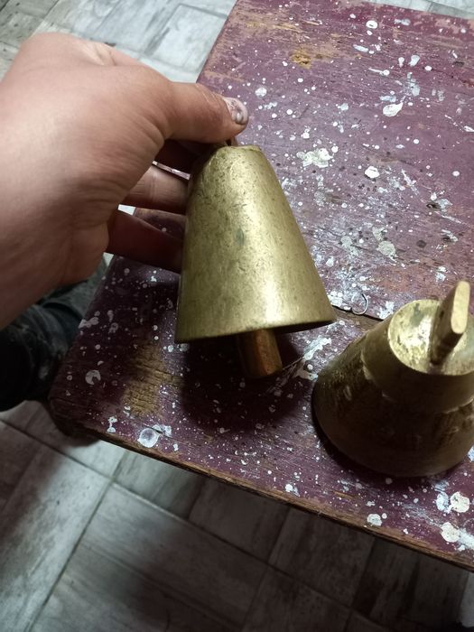 Vând sau schimb clopote de alamă