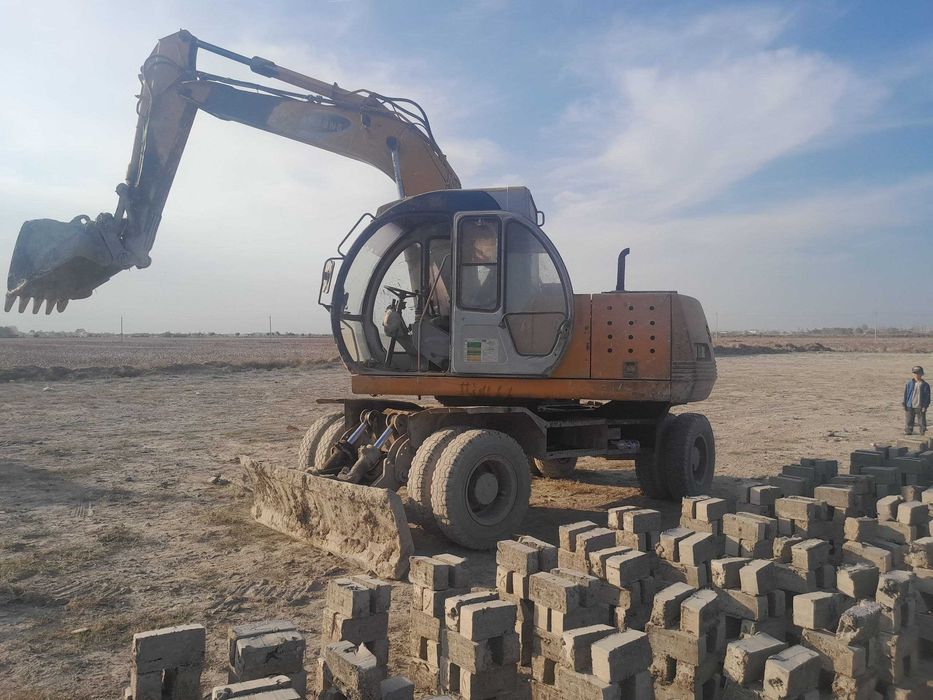 Экскаватор Samsung 132