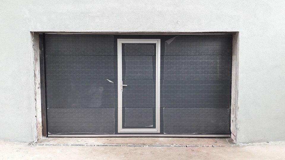 Usa de garaj sectionala 2500L/1800H ANTRACIT, pret de la 566 euro