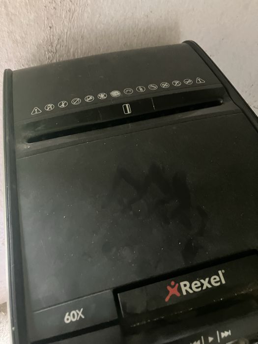 Продавам се Printer Rexel…