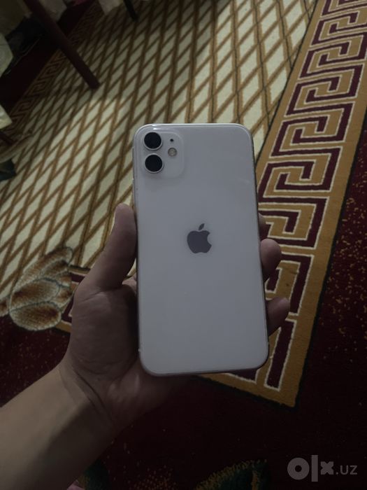 Iphone 11 white.