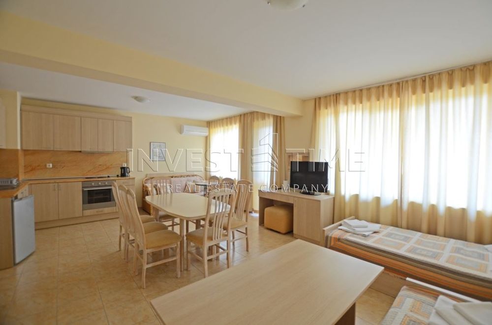 Голям тристаен апартамент в центъра на с. Кранево