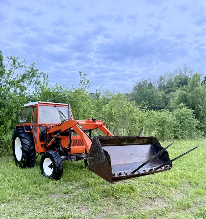 Încarcator frontal pt tractor fiat 640 ,600, 550 cu furcă si cupă